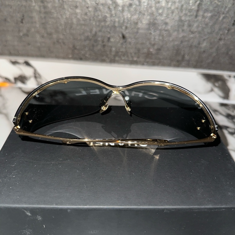 Chanel Coco Beach 2026 Shield Sunglasses - Picture 7 of 7